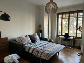 Double Bedroom & Kitchen - Perle du Lac, Geneva